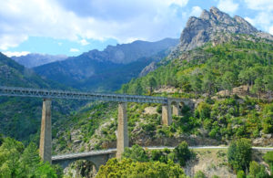 The iconic railway viaduct built by Gustave Eiffel enjoys a beautiful position at the foot of Monte Rotondo in the heat of Corsica.