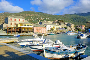 Centuri-Port is famous for its excellent seafood restaurants serving freshly caught lobsters.