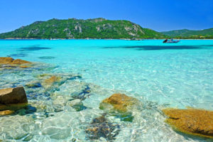 The idyllic lagoon of Santa Giulia is reminiscent of the azure landscapes in the Seychelles.