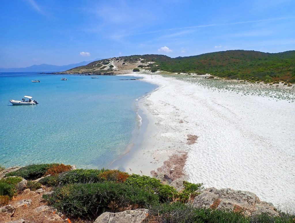 Located in the heart of the desert, Plage de Ghignu is the most remote among the Agriate's beaches.