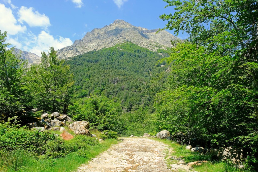 The hike to Cascades des Anglais is exposed to stupendous views of the pyramid-shaped Monte d'Oro.