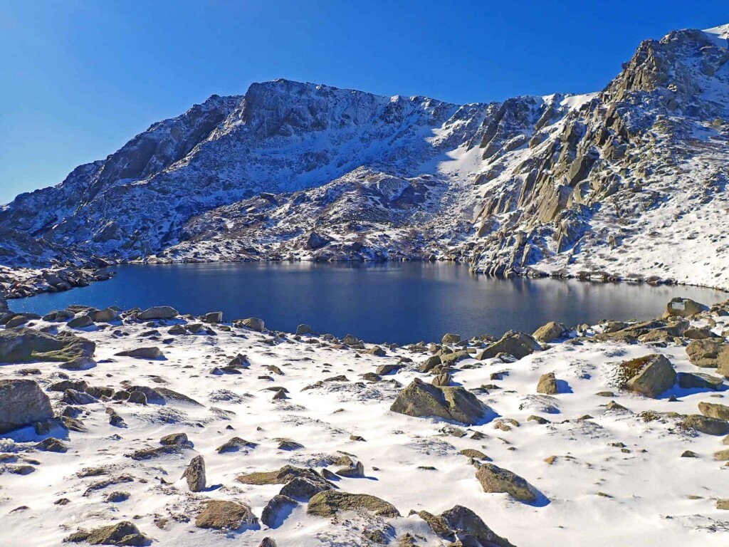 Monte Renoso (2352 m) dominating Lac de Bastani offers straightforward climbing and stunning views.