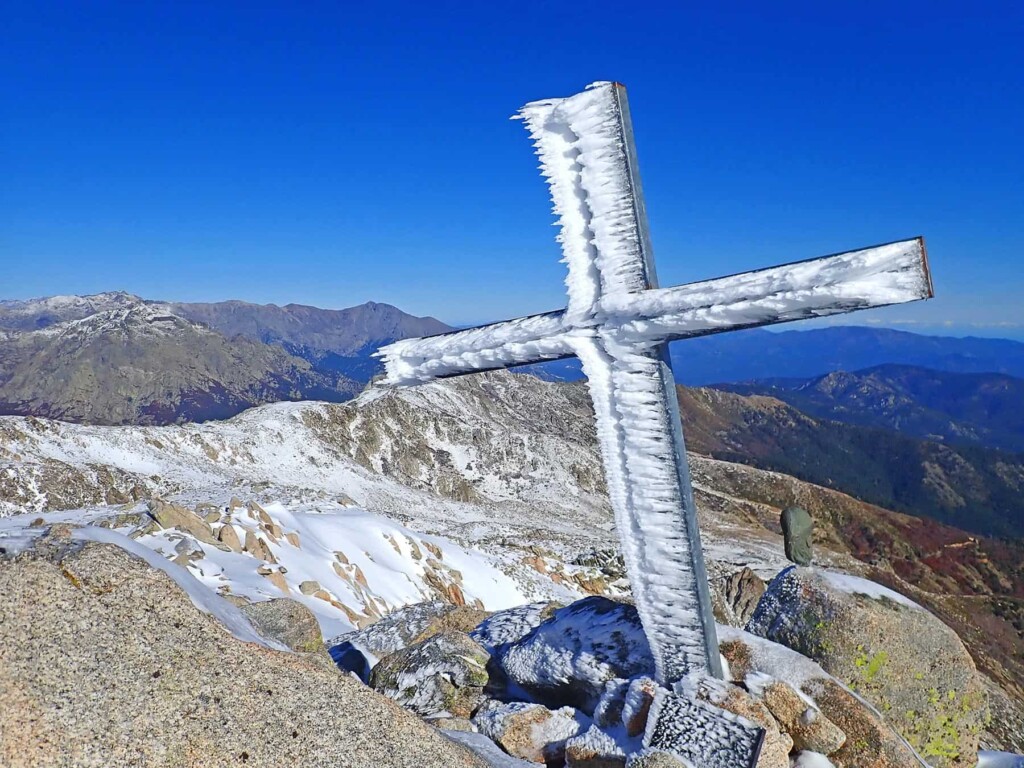 The summit of Monte Renoso encompasses a stupendous 360° panorama of Corsica's grand landscapes.