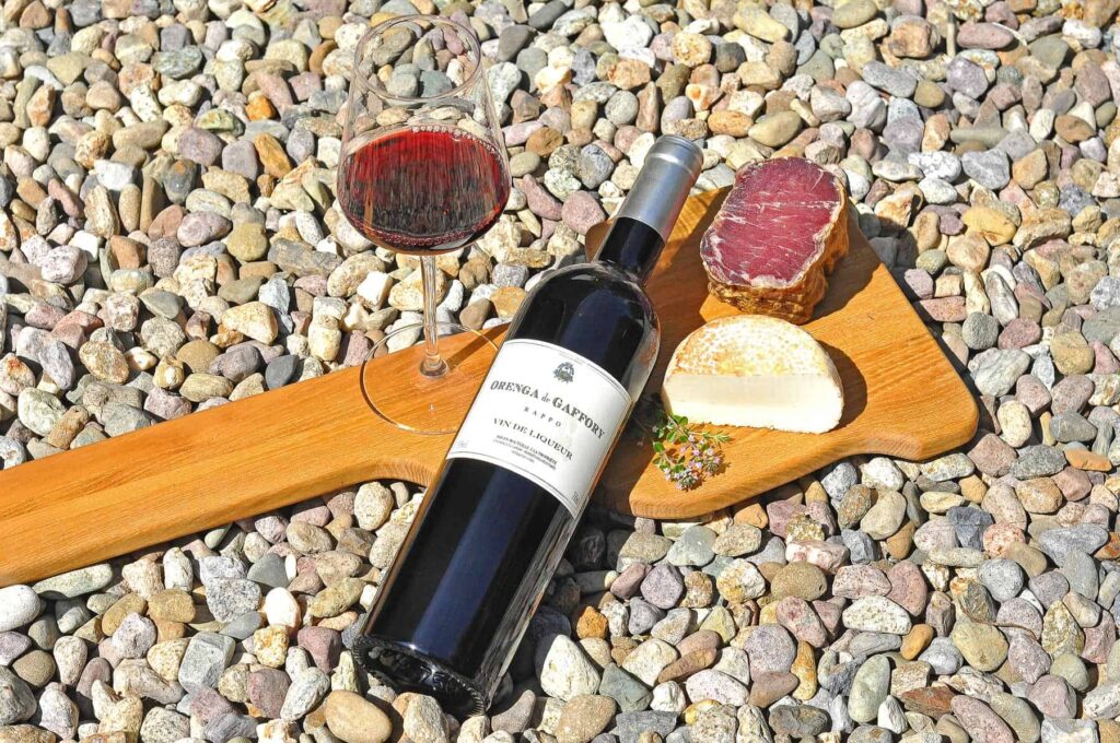  Corsican wines are best paired with local specialties such as the ewe's cheese or charcuterie.