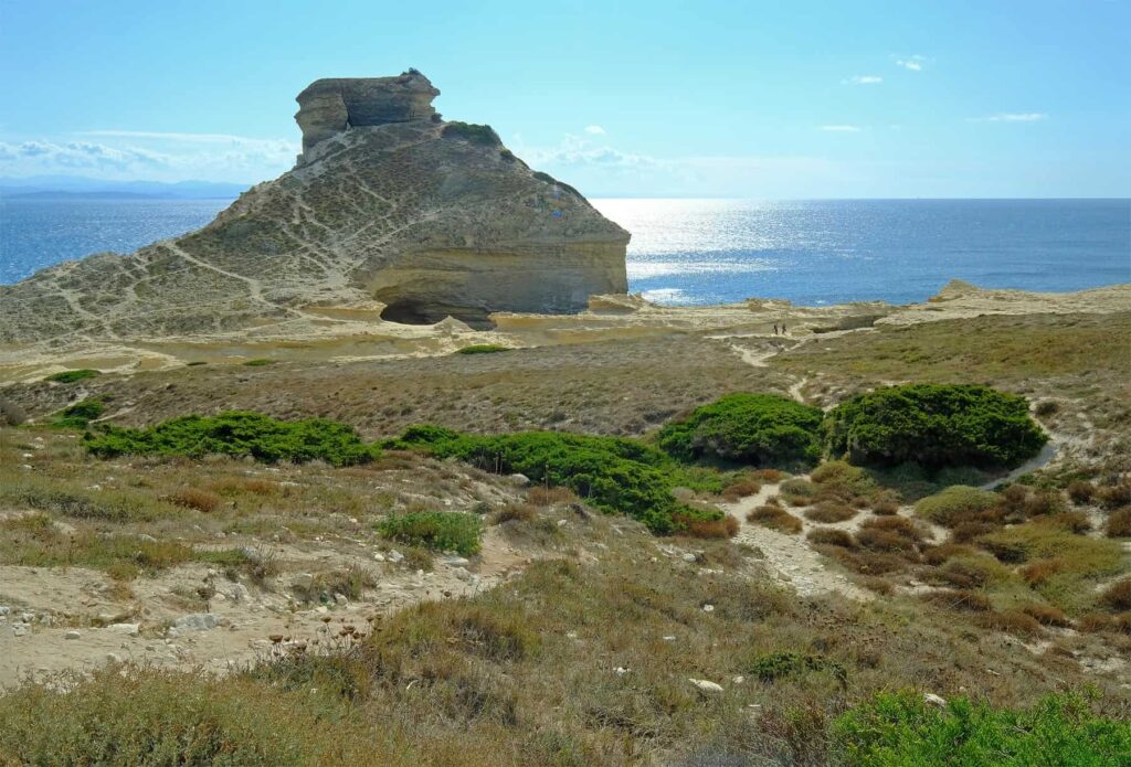 The hike to Capo Petrusato will reward you with an outstanding panorama of the white cliffs of Bonifacio.