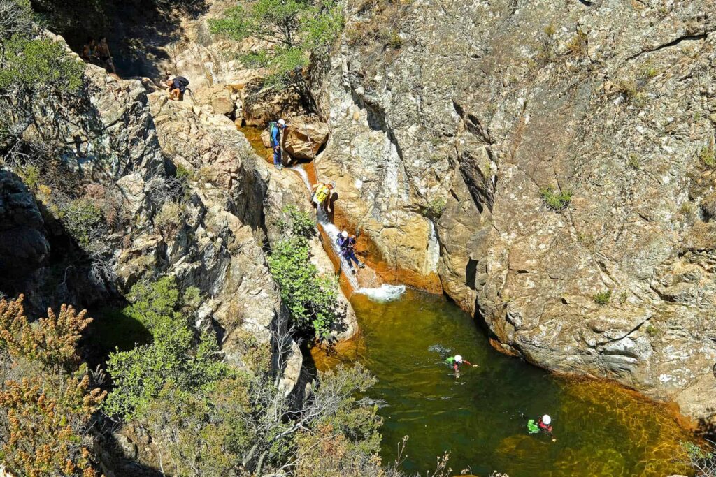 Corsica abounds in beautiful rivers where you can practice canyoning with children as young as 6.