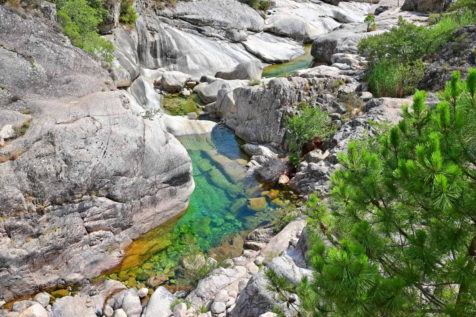 CAVU NATURAL SWIMMING POOLS A HIDDEN PARADISE IN CORSICA cavu-natural-swimming-pools-a-hidden-paradise-in-corsica