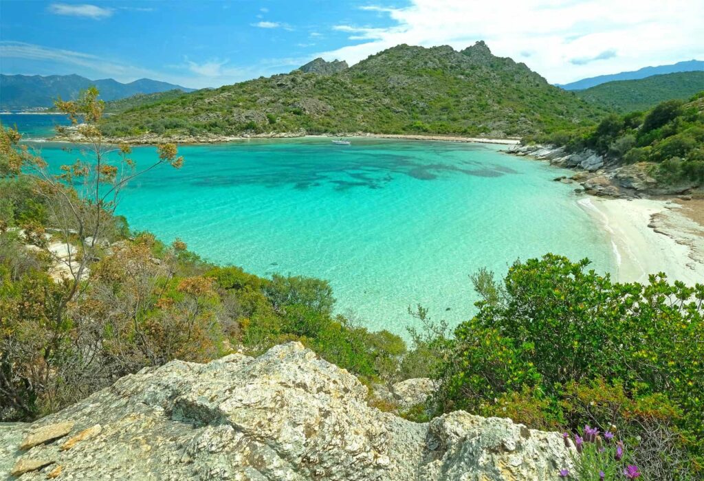 The paradisiacal landscapes of Desert des Agriates are accessible by boat, on foot, or in a 4x4 vehicle.
