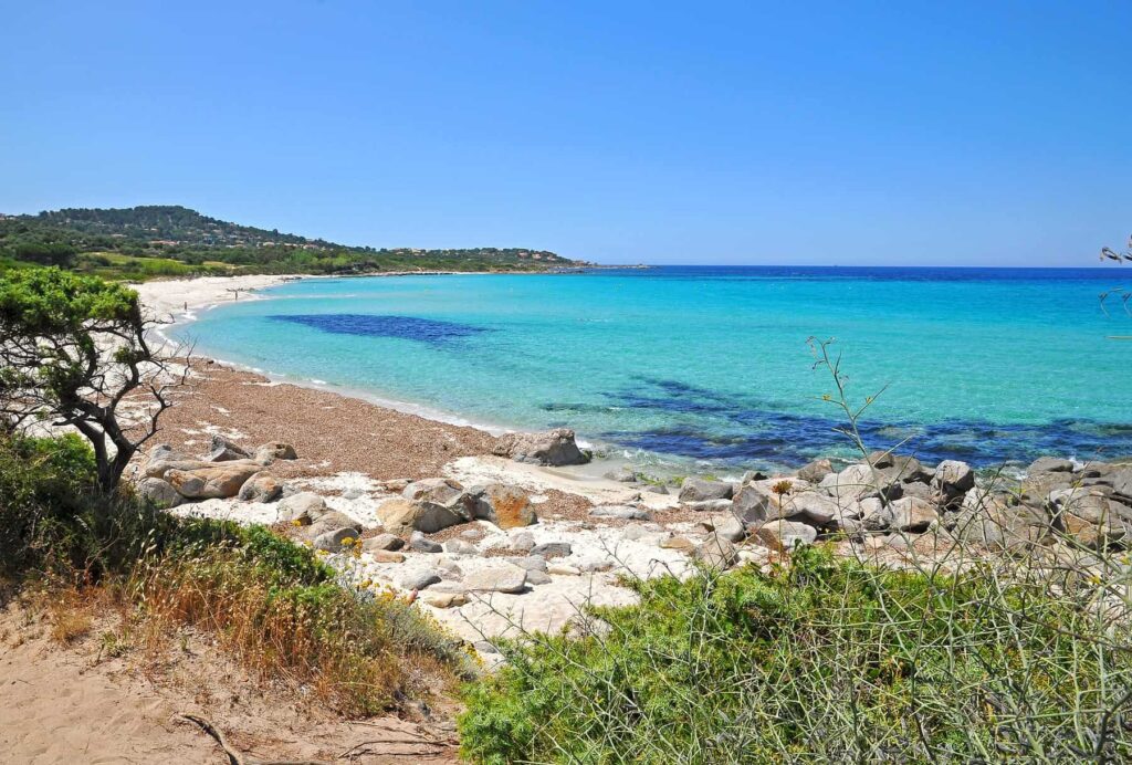 Hailed as one of the crown jewels of Balagne, Plage de Ghjunchitu offers an unforgettable beach adventure amid stunning surroundings.