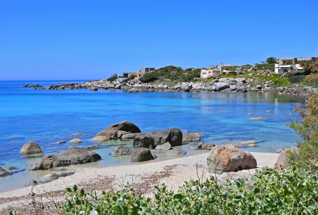 Plage de Manghja Saccu is nestled within a private, residential seaside domain accessible from both Calvi and Ile Rousse.