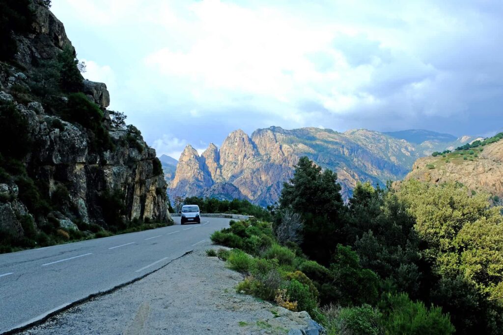 Following heavy rain and storms, beware of debris and fallen branches on Corsican roads.
