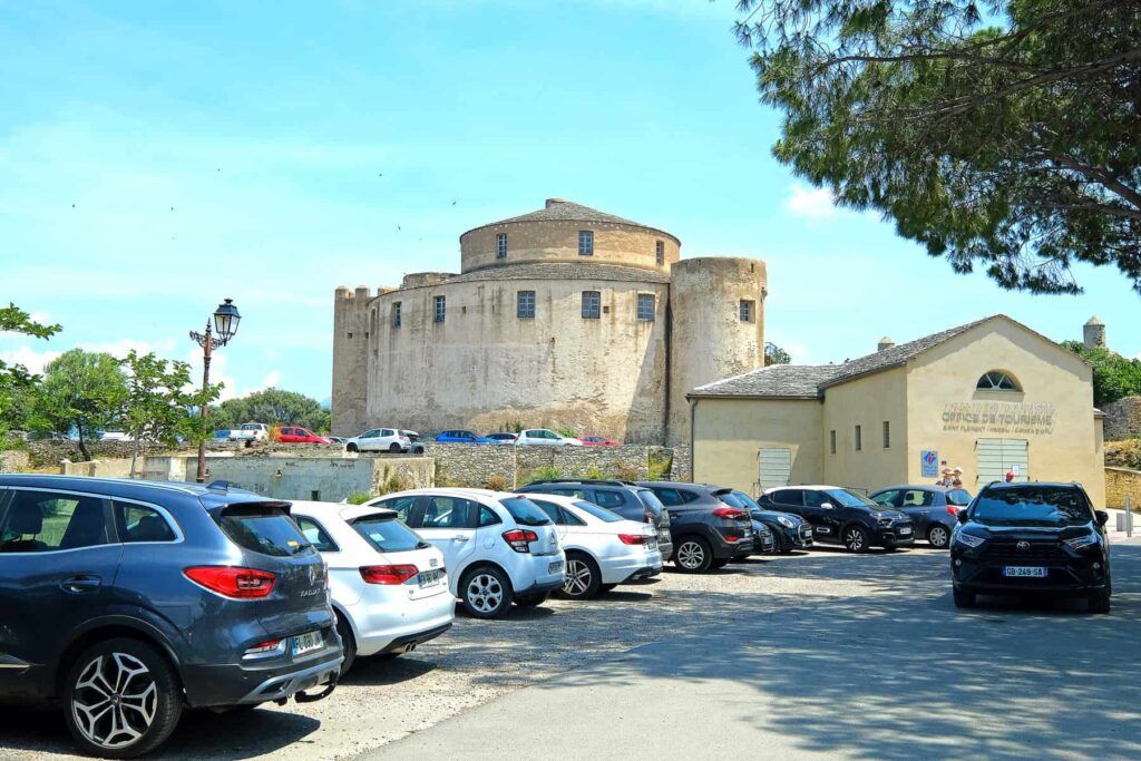 Near the Saint Florent citadel, you’ll find free parking spaces for your rental car.