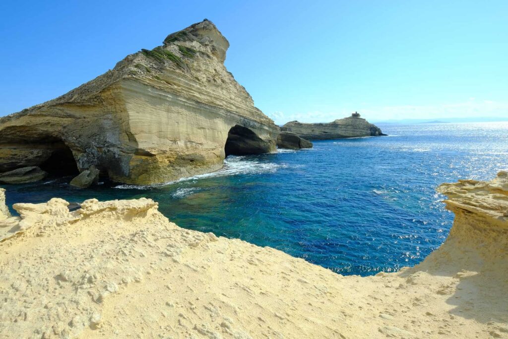 Nestled below the Pertusato lighthouse, Saint Antoine captivates with its unique sea caves, white cliffs, and sublime views of the Mediterranean.