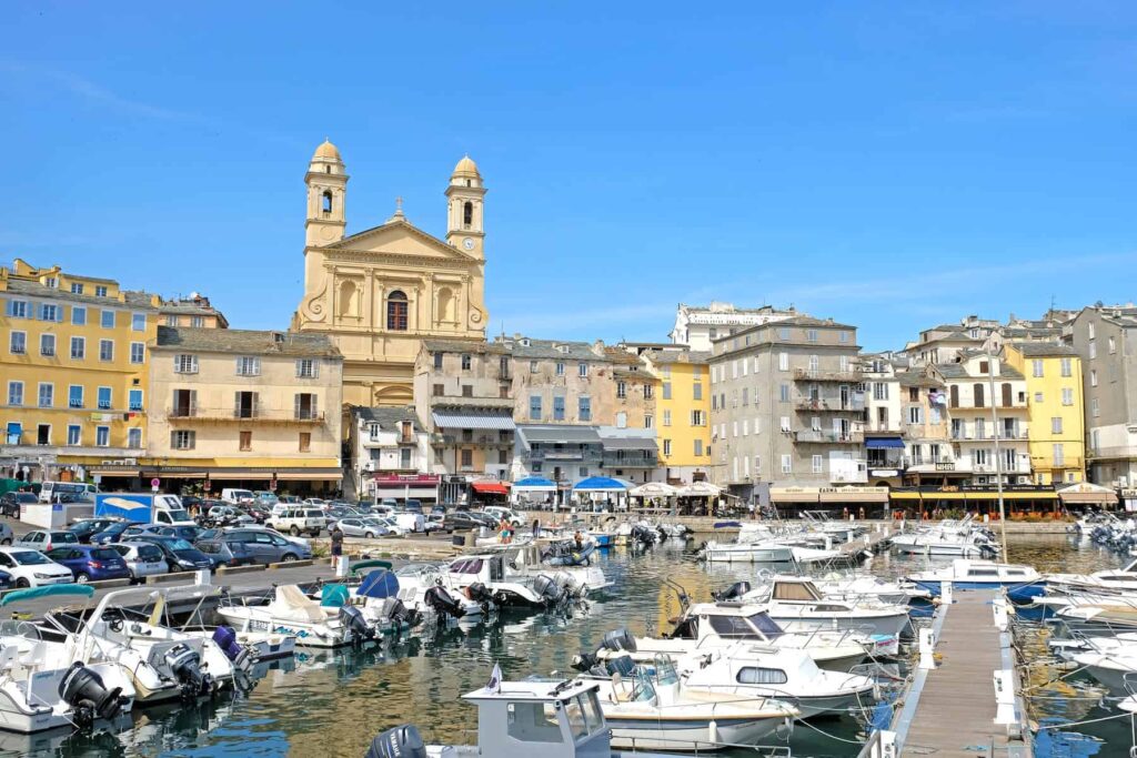 During the midday break in Corsica, shops and services close, while restaurants and bars stay open to serve lunch to both locals and tourists.