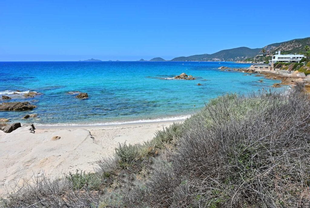Plage du Scudo has numerous cosy bays where you will find peace and seclusion.
