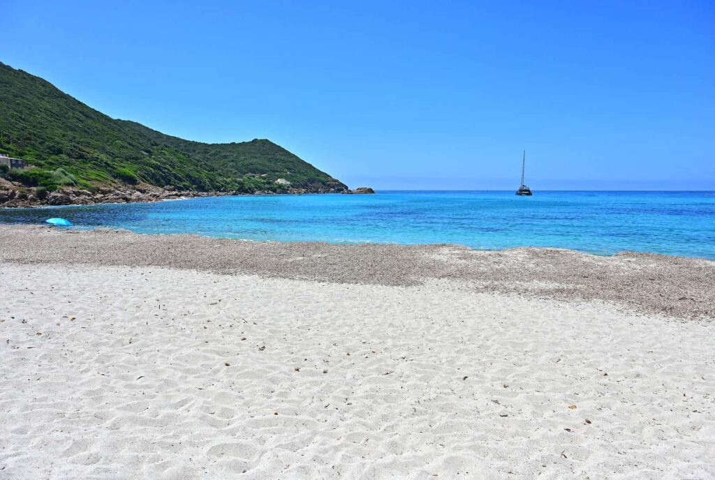 Plage Sevani, also known as Petit Capo, can be reached by car from Ajaccio or on foot from the Parata car park.