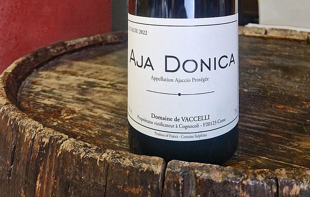 Aja Donica by Domaine Vaccelli is one of Corsica's staple white wines, perfect to enjoy with food.
