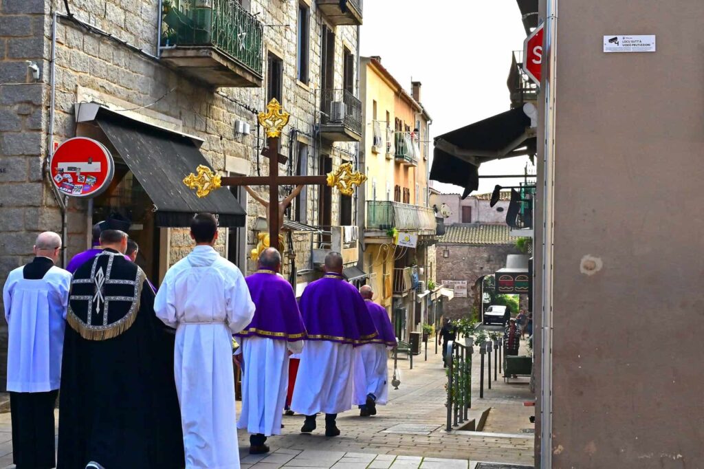 Deeply rooted in their ancestral heritage, Corsicans keenly observe religious feasts and celebrations.