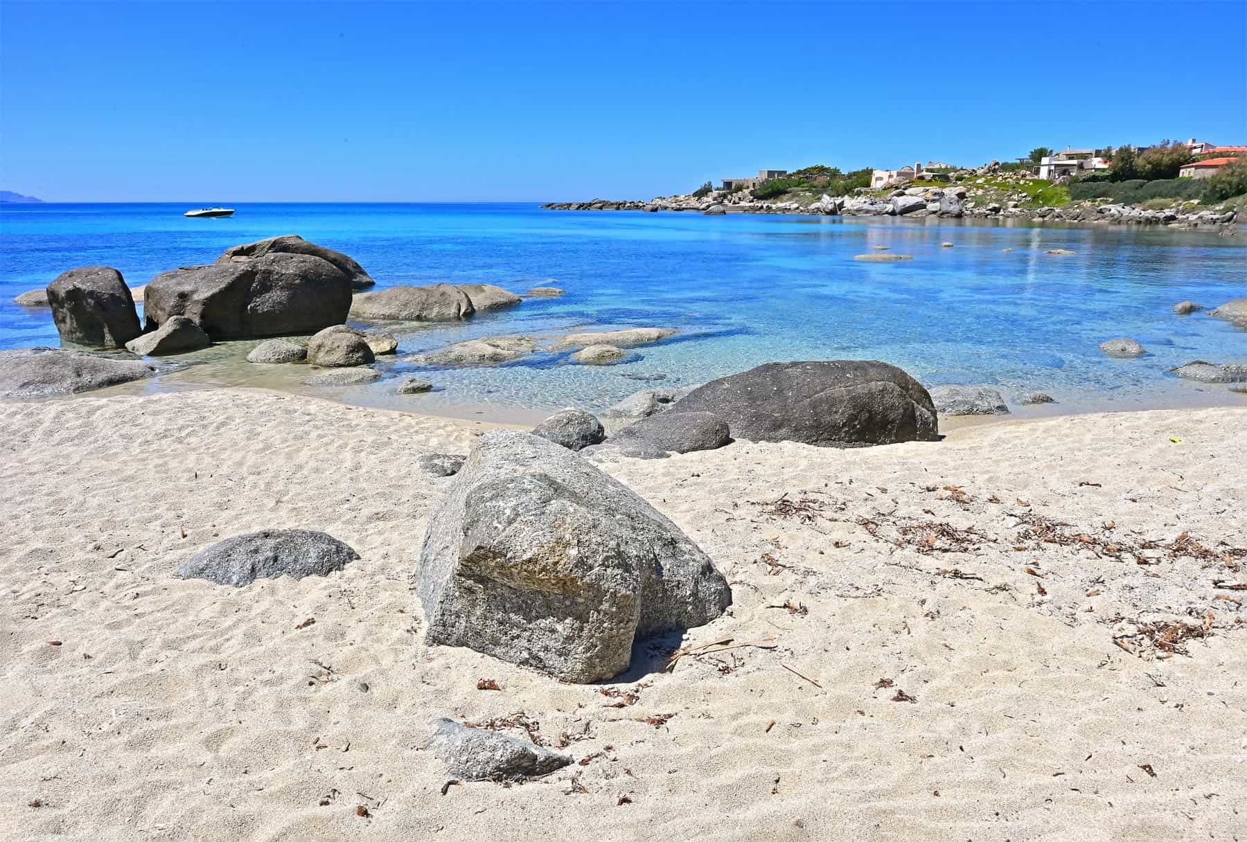 quiet-beach-ile-rousse | COOLCORSICA
