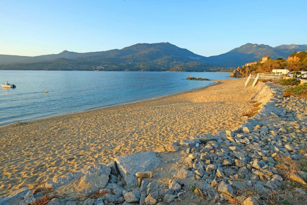 East of Propriano’s port lies Plage de Mancinu, a beautiful sandy beach ideal for families.