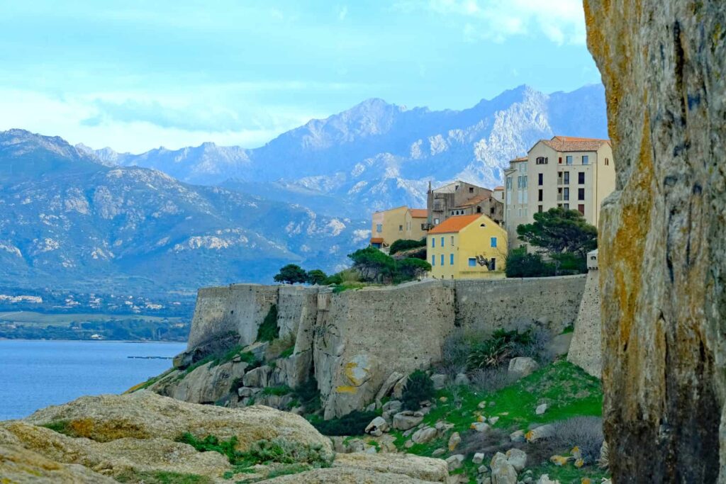 The island boasts a unique culture, where a proud people keep centuries‑old traditions alive.