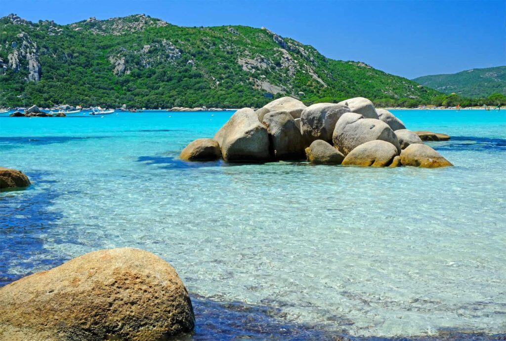 Evoking the Seychelles, Santa Giulia’s azure lagoon is a dream place for watersports lovers and families seeking coastal bliss.