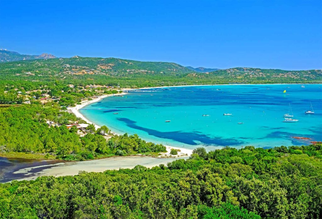 Stretching for three glorious kilometres, Saint Cyprien offers endless space to relax and enjoy the sea.