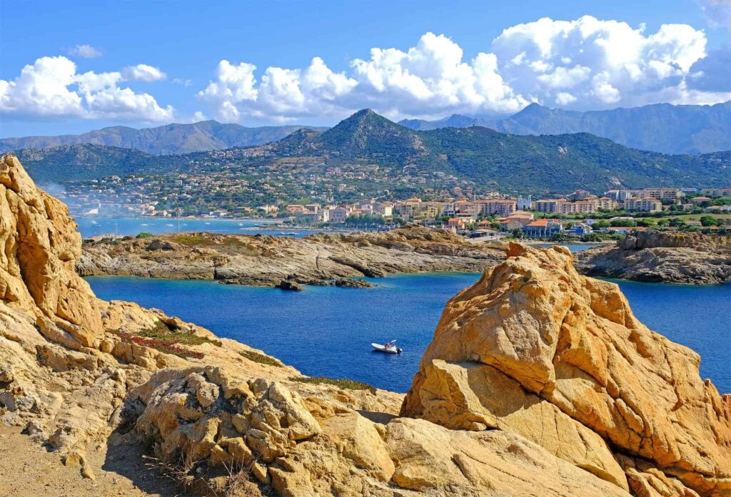 Ile Rousse charms with its captivating setting, white-sand beaches and welcoming atmosphere.