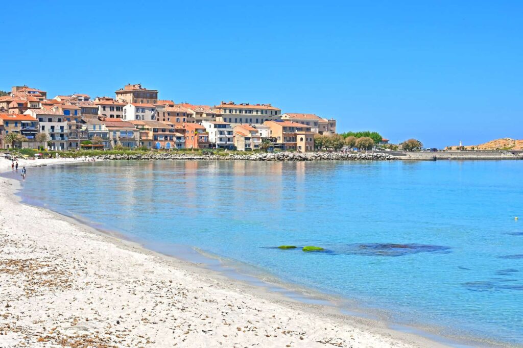 Ile Rousse has immediate access to a stunning turquoise-water beach ideal for families.