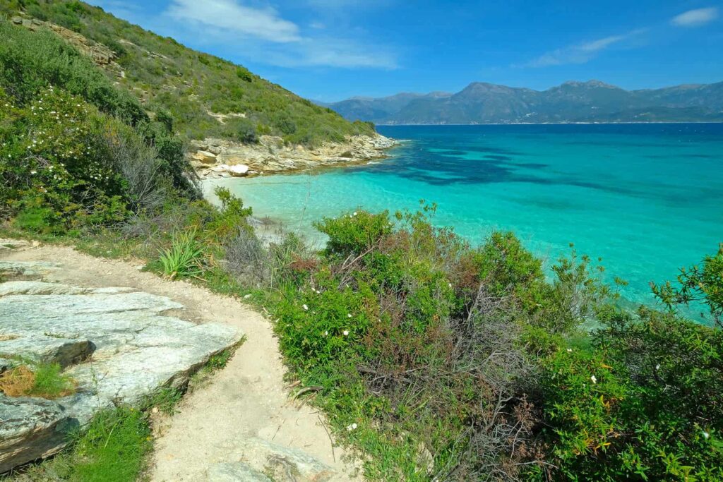 The coastal trail running along the Agriates coast offers beautiful sea views.